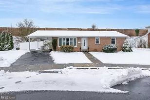 7 Oakwood Cir, Camp Hill, PA 17011 - Photo 4