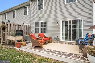 339 Melbourne Ln, Mechanicsburg, PA 17055 - Photo 2