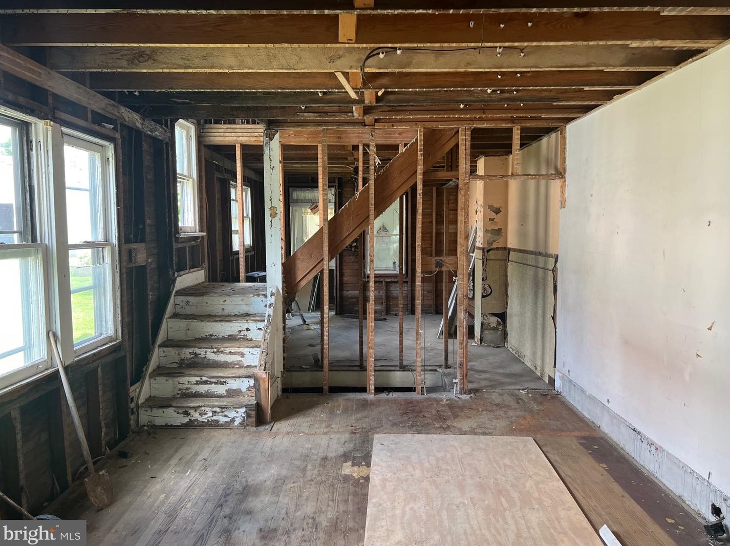 37 Lehigh St, Summit Hill, PA 18250-1211