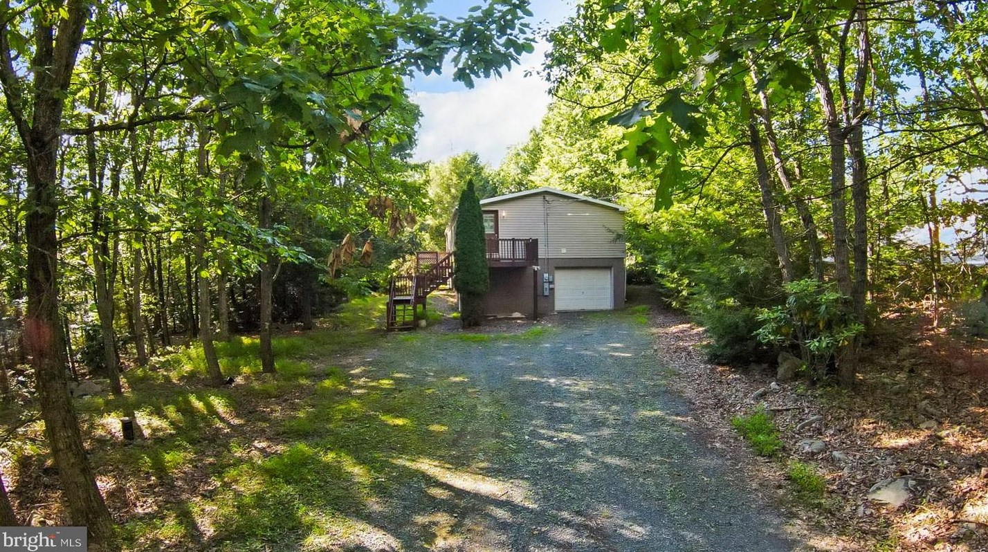 608 Fawn Cir, Jim Thorpe, PA 18229