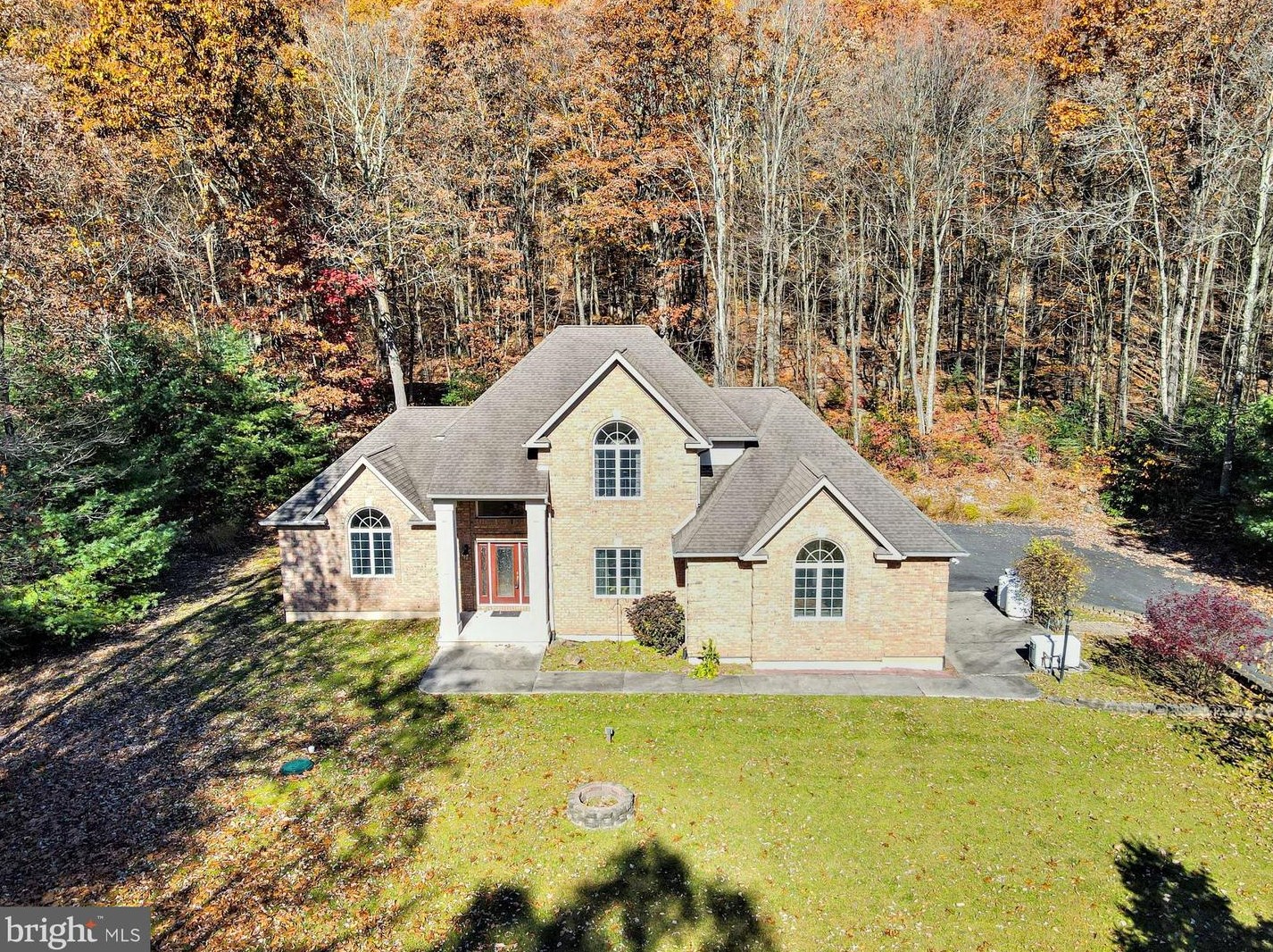 738 E White Bear Dr, Summit Hill, PA 18250