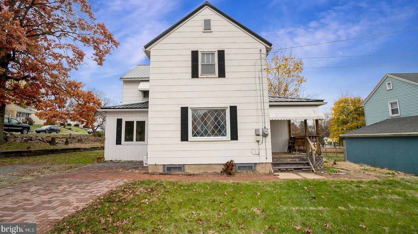 726 Beltz Ln, Palmerton, PA 18071
