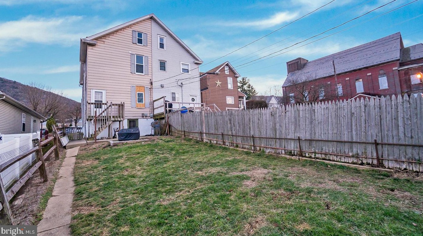 207 Lehigh Ave, Palmerton, PA 18071