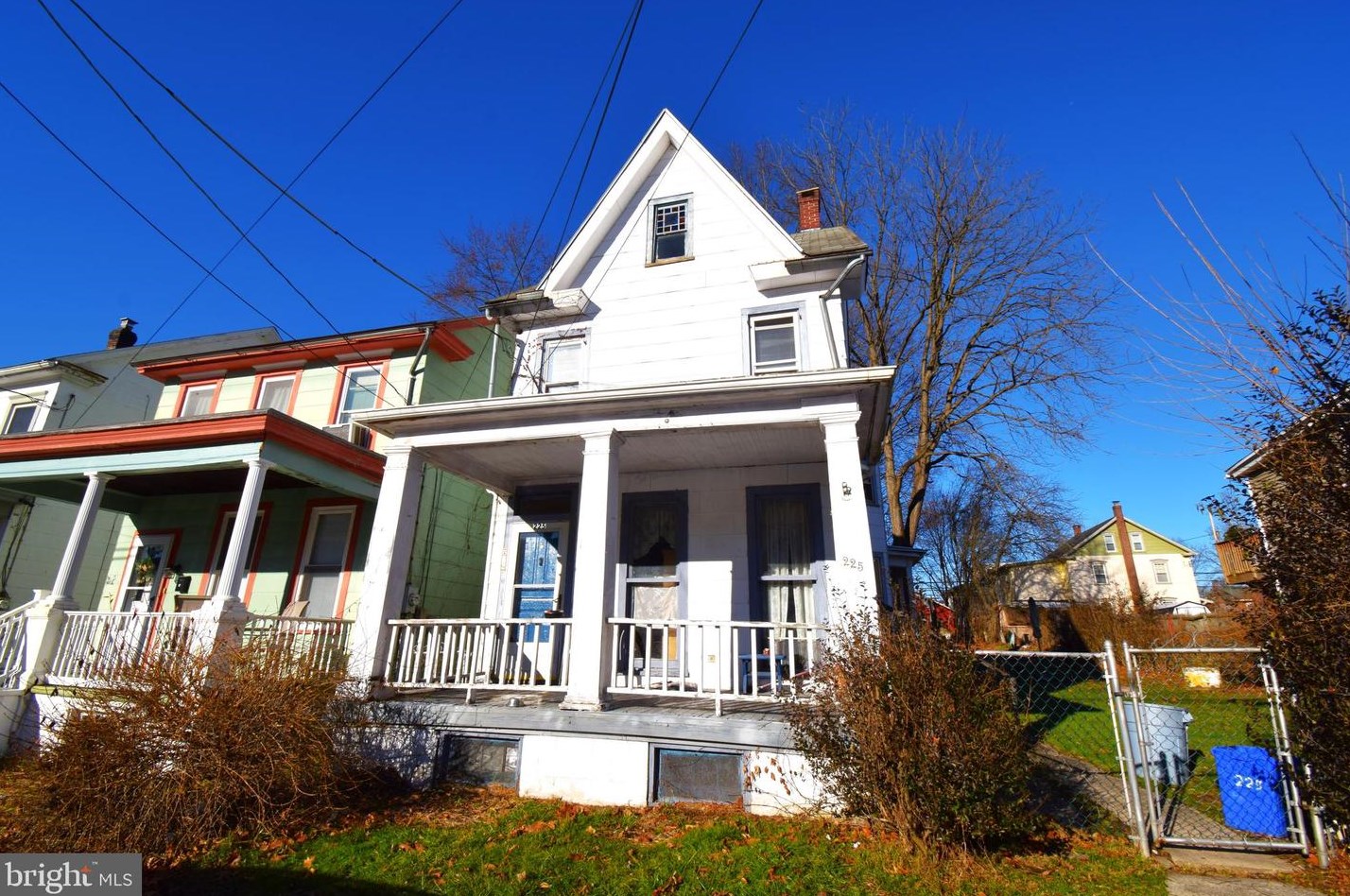 225 South St, Jim Thorpe, PA 18229