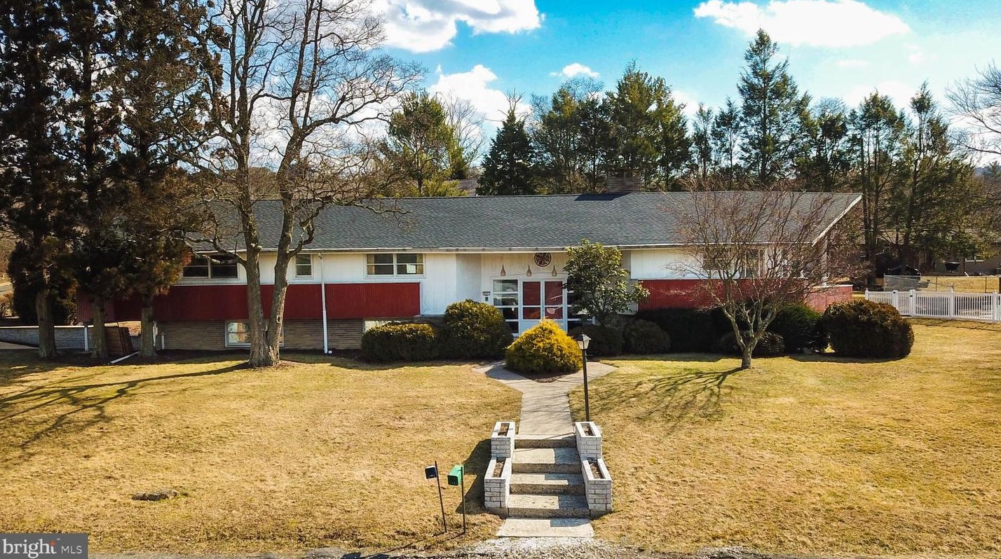 671 Mill St, Palmerton, PA 18071
