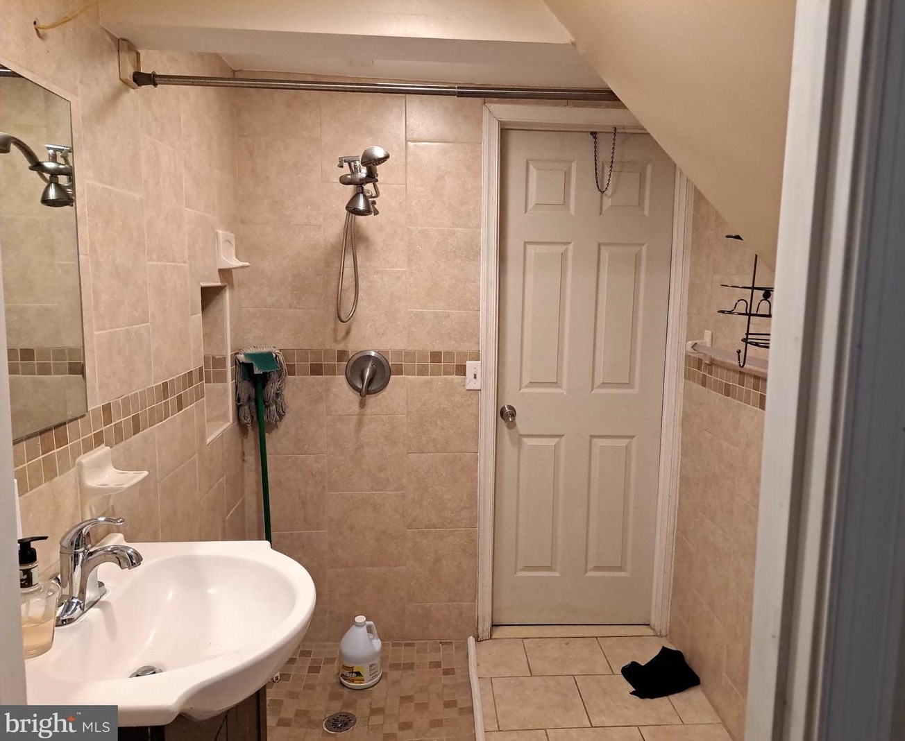 459 E Railroad St #1, Nesquehoning, PA 18240