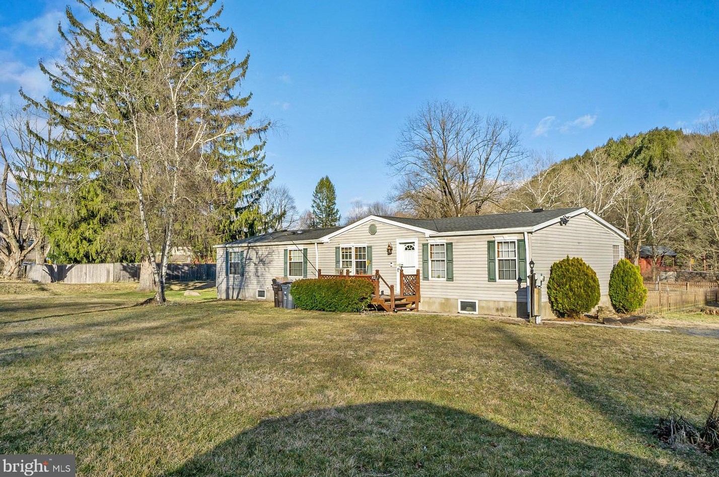 4215 Little Gap Rd, Palmerton, PA 18071