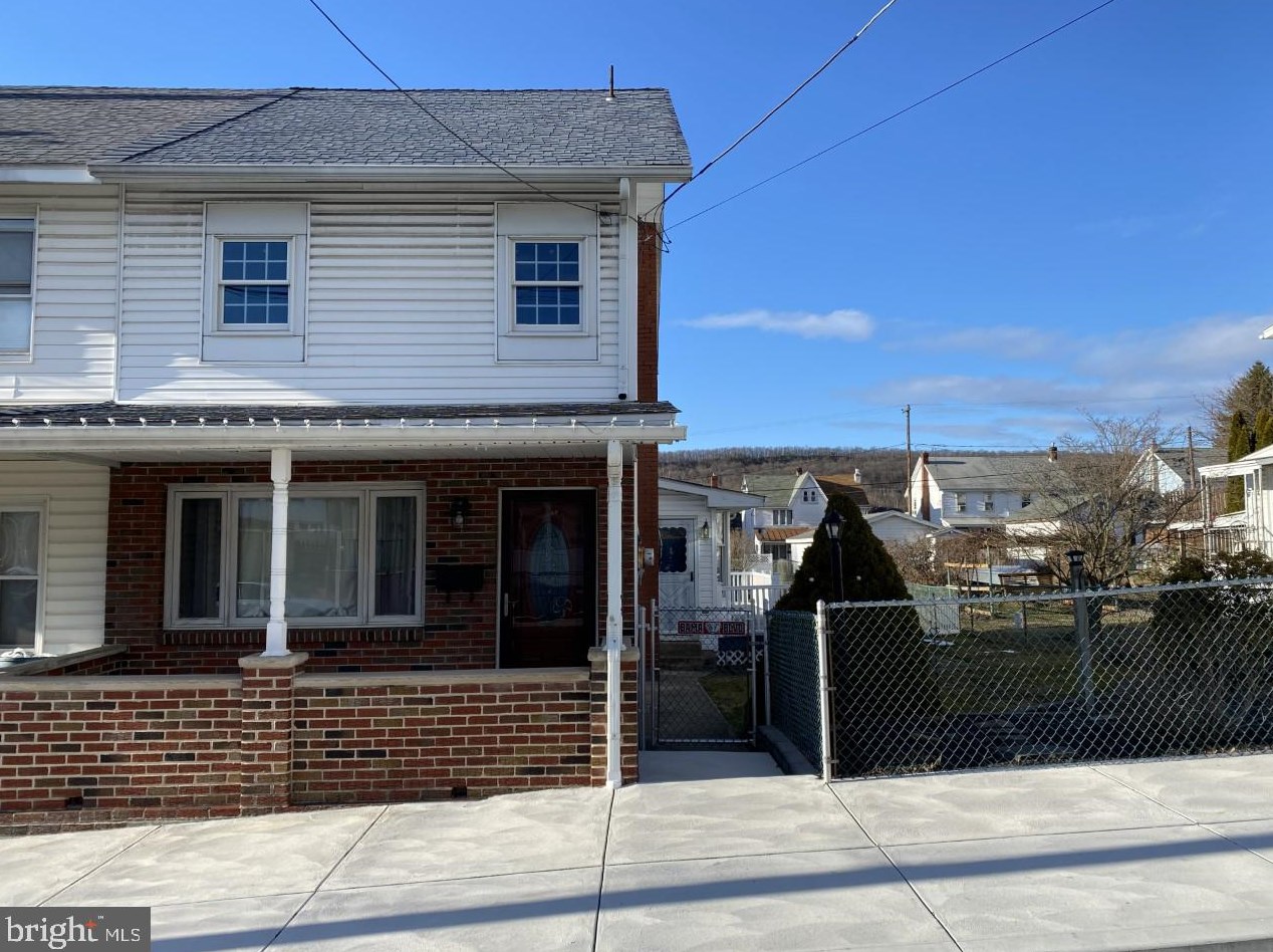 521 Patterson St, Lansford, PA 18232-1610