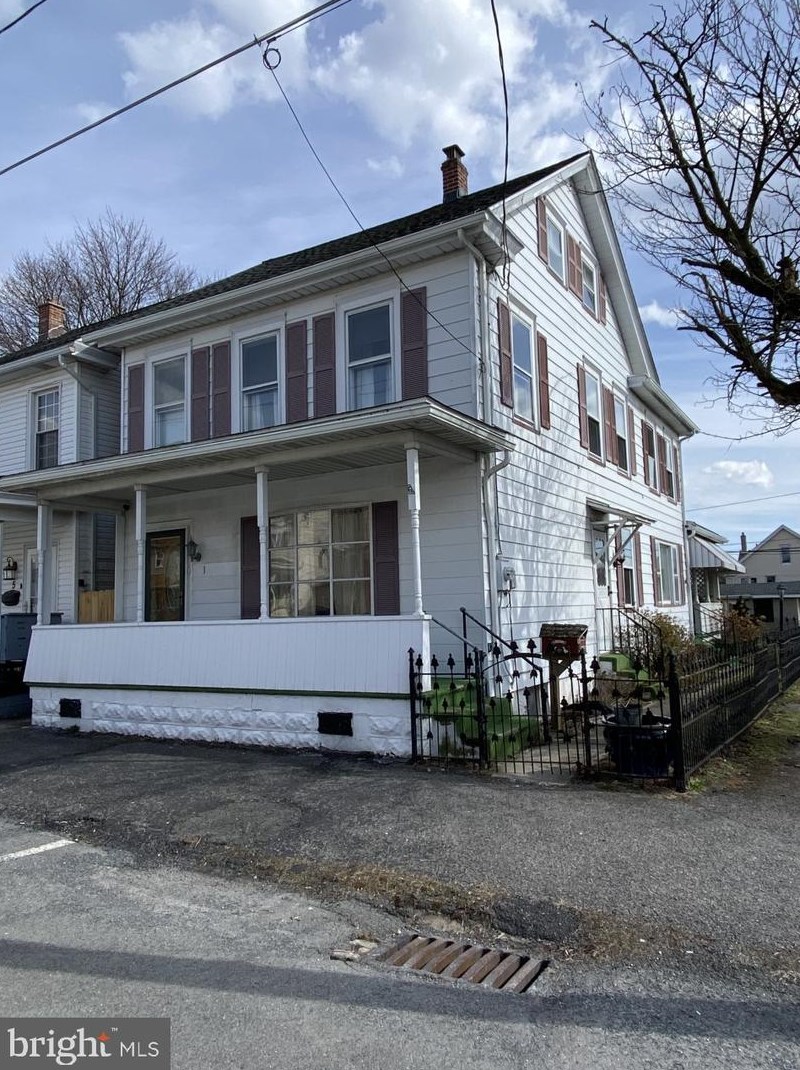 1 E White St, Summit Hill, PA 18250