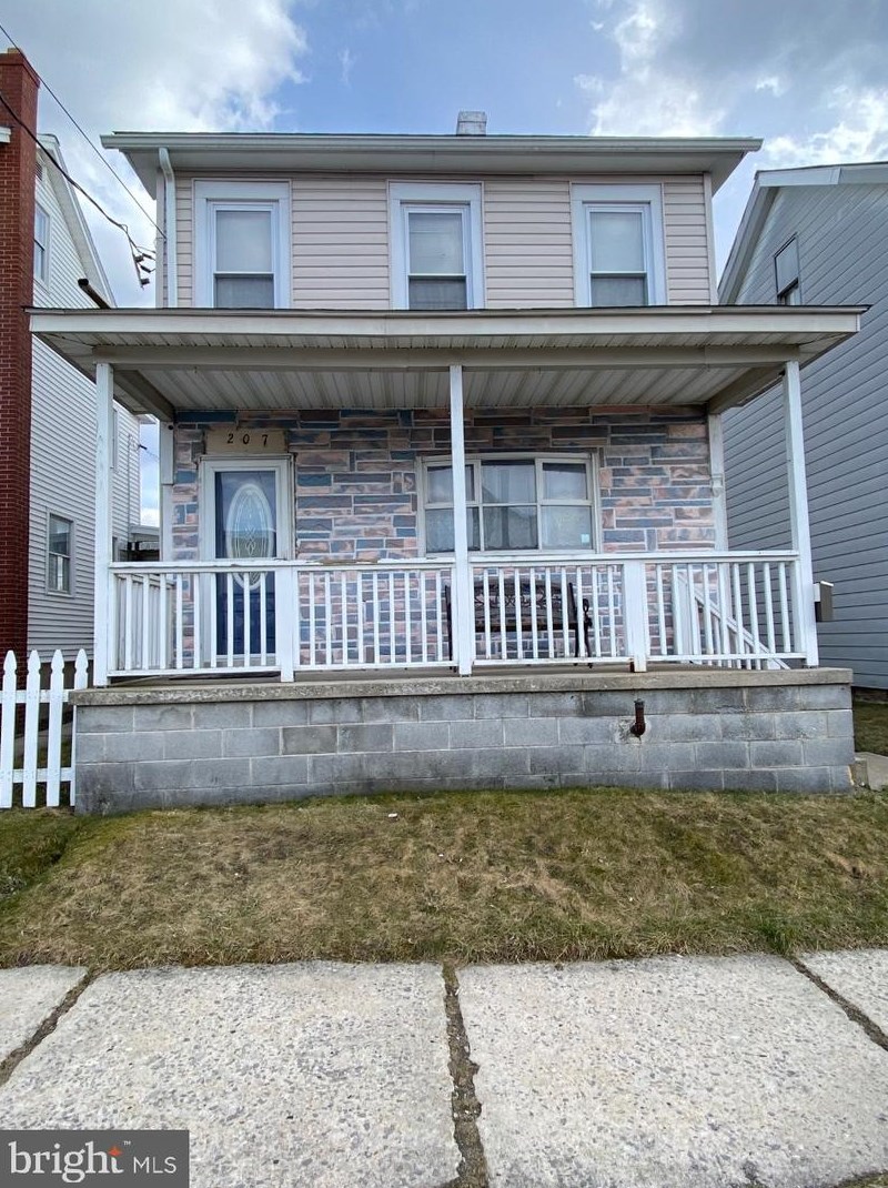207 E Hazard St, Summit Hill, PA 18250