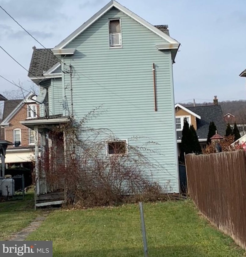 422 2nd St, Weatherly, PA 18255