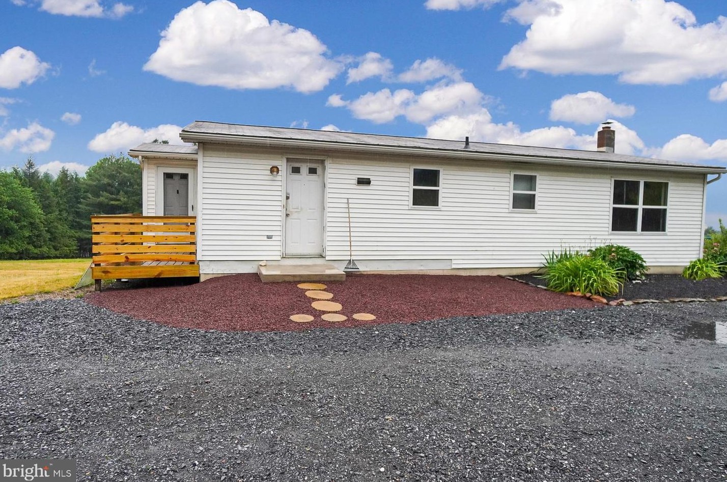 2065 Wintergreen Rd, Palmerton, PA 18071