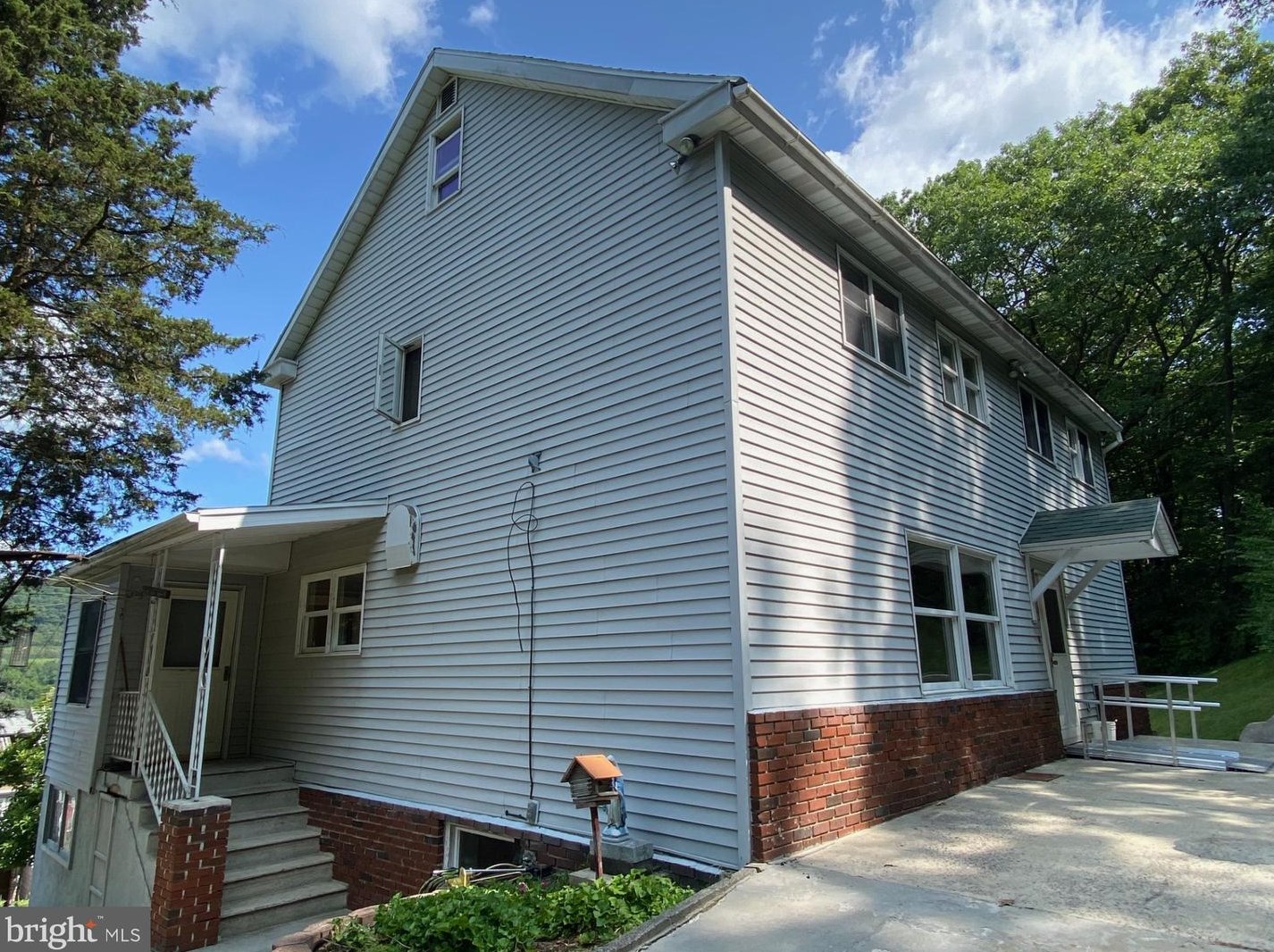 360 Water St, Lansford, PA 18232-2123