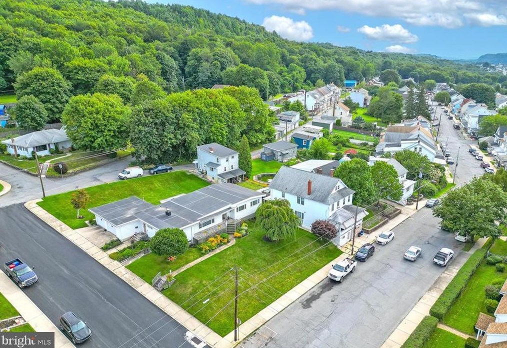 100 Abbott St, Lansford, PA 18232-2012