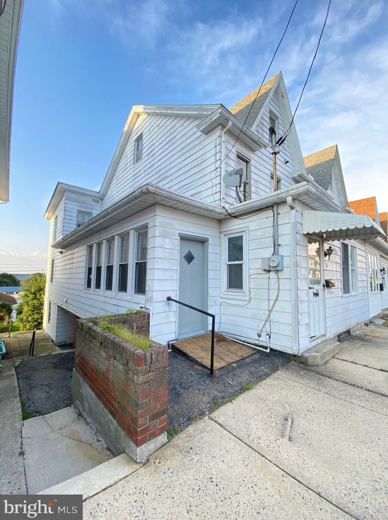 8 E Fell St, Summit Hill, PA 18250