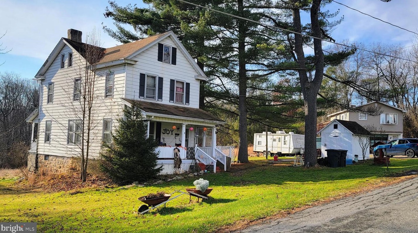 411 10th St, Jim Thorpe, PA 18229-1729