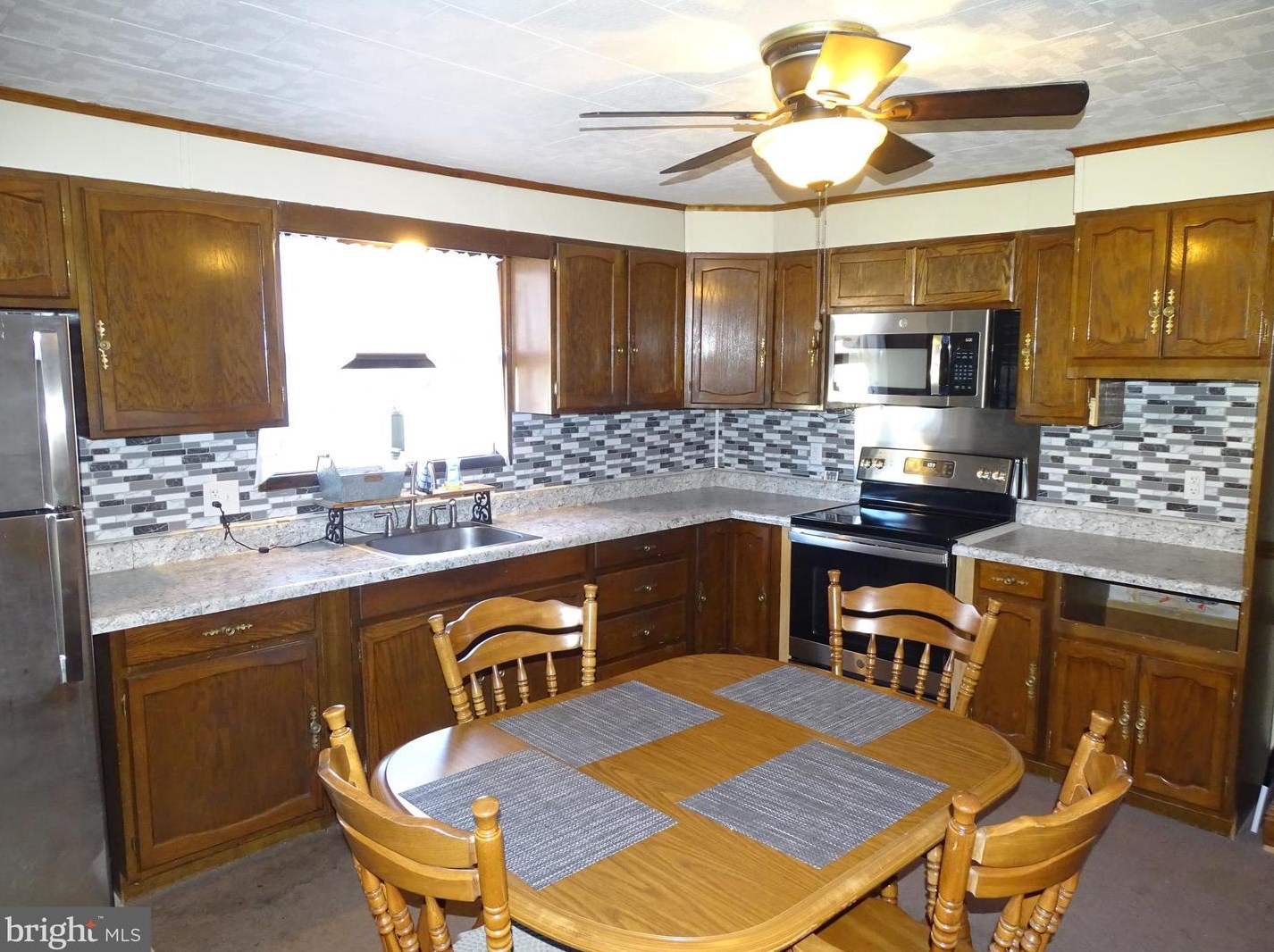 814 E Patterson St, Lansford, PA 18232
