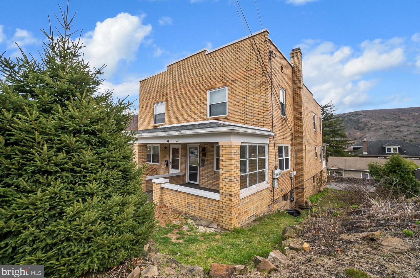 94 Lafayette Ave, Palmerton, PA 18071