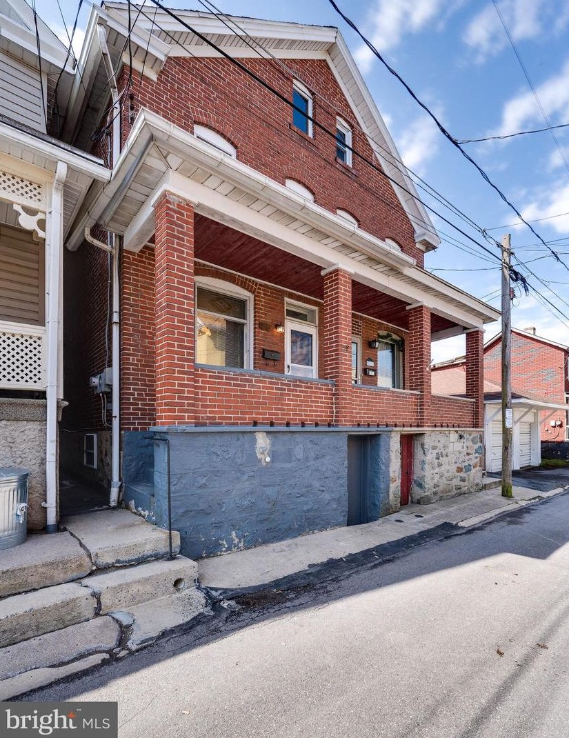 429 W Iron St, Summit Hill, PA 18250