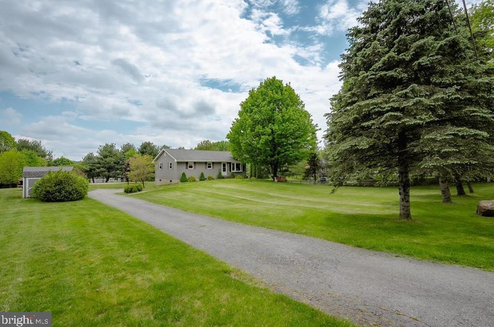 720 Station St, Weissport, PA 18235-6241