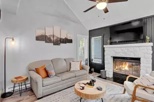 216 Snow Ridge Cir, Lake Harmony, PA 18624 - Photo 4