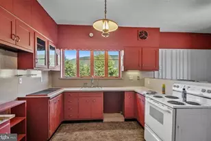 2 W Catawissa St, Nesquehoning, PA 18240 - Photo 2