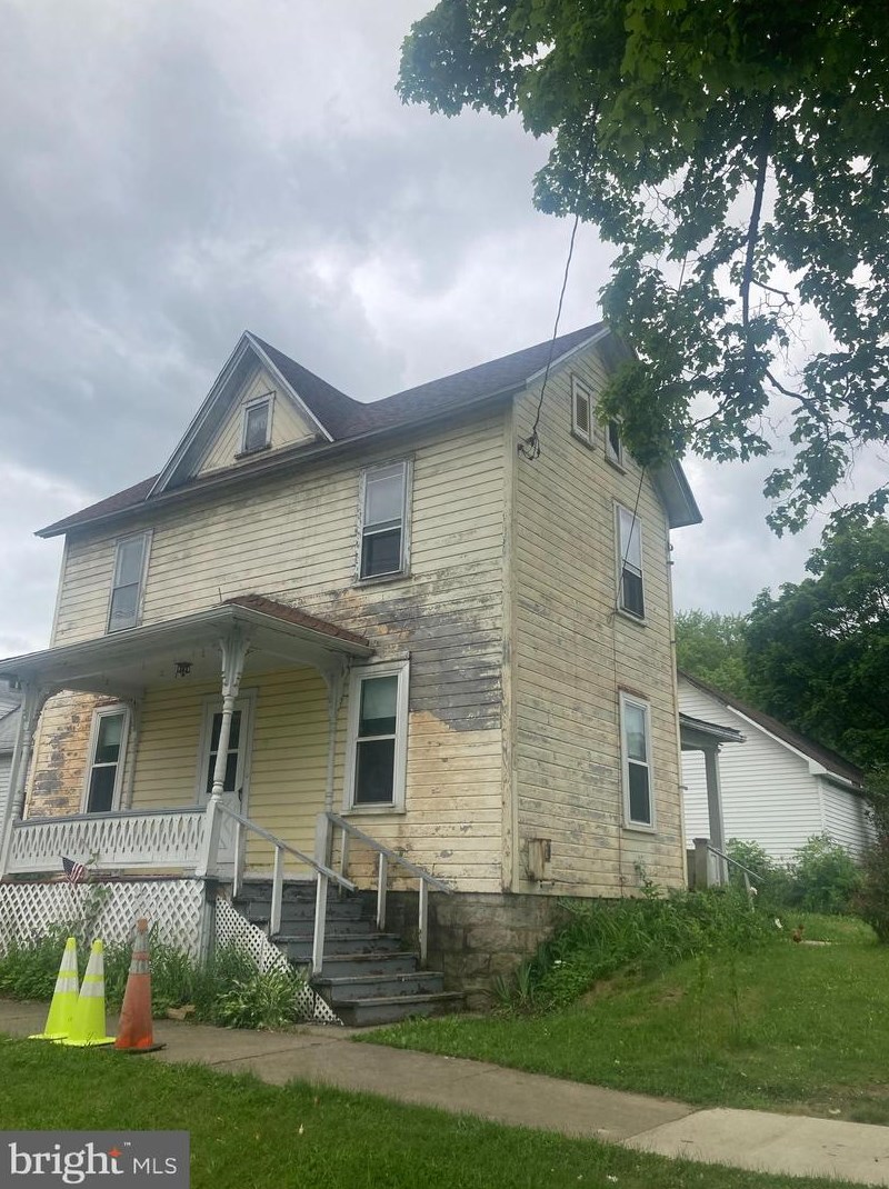 17 3rd Ave, Clearfield, PA 16830-1705
