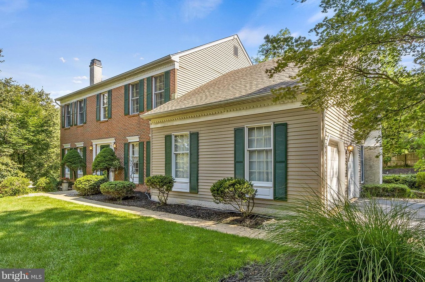 320 Long Ridge Ln, Exton, PA 19341-2195