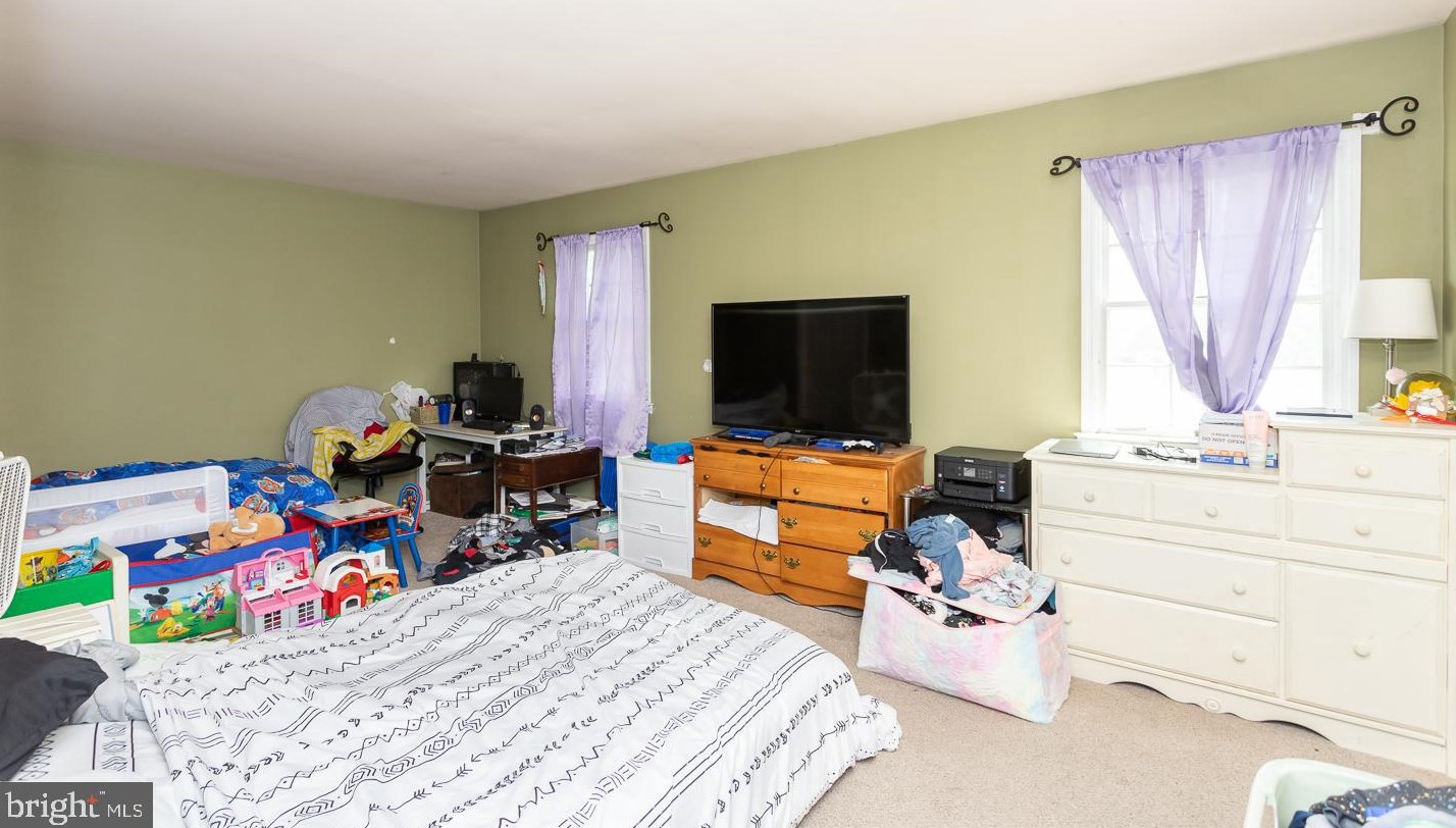 417 Cahill Cir, Honey Brook PA  19344-8772 exterior
