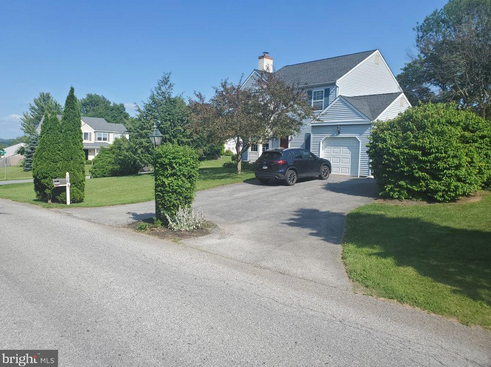 26 Lamberts Ln, Romansville, PA 19320-1971