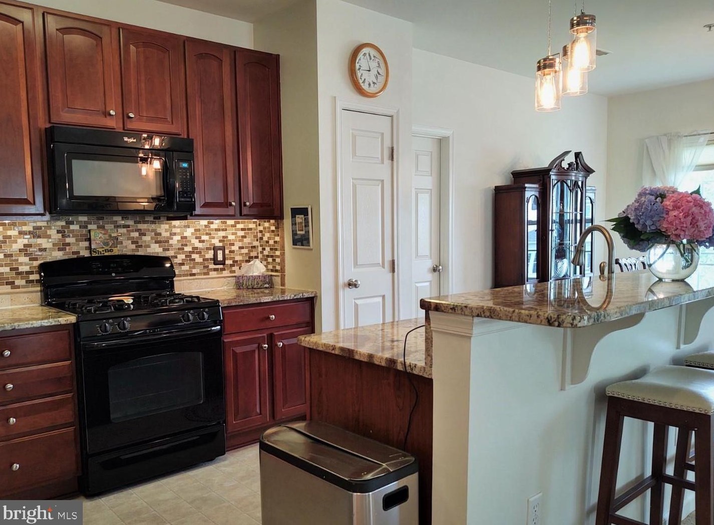 41 Tuxford Ln, Romansville, PA 19320-1635