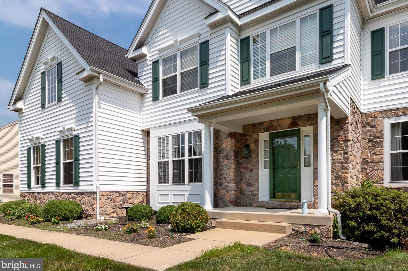234 Honey Locust Dr, Avondale, PA 19311-9804