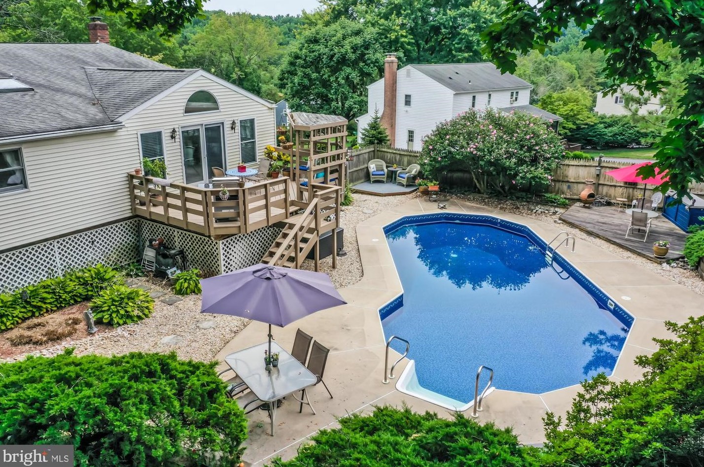 818 Falcon Ln, West Chester, PA 19382-5723