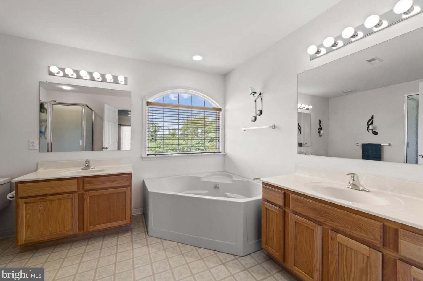 127 Watch Hill Rd, Coatesville PA  19320-3955 exterior