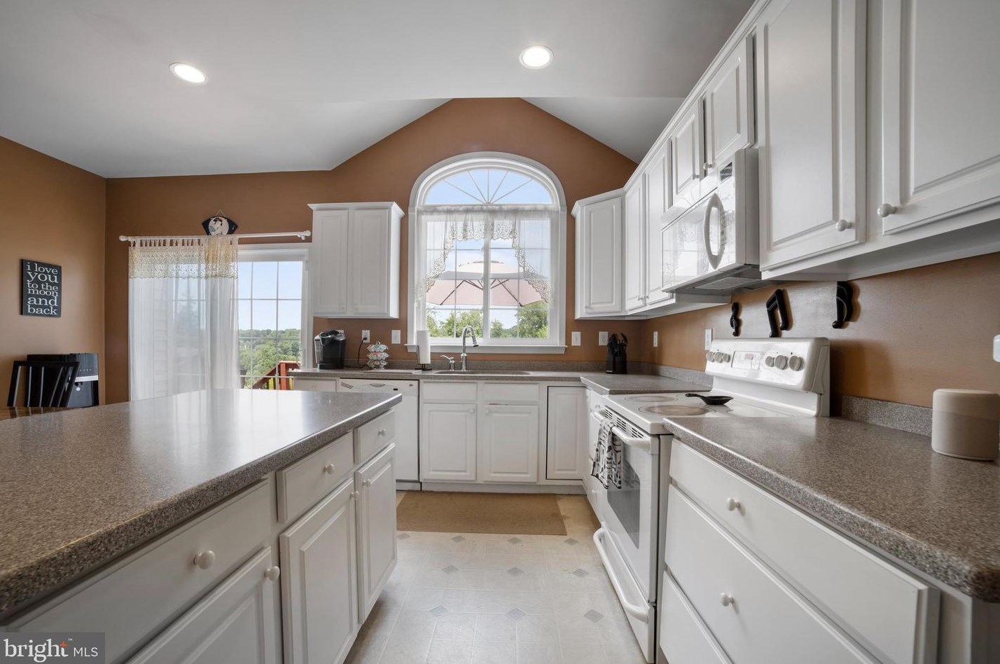 127 Watch Hill Rd, Coatesville PA  19320-3955 exterior