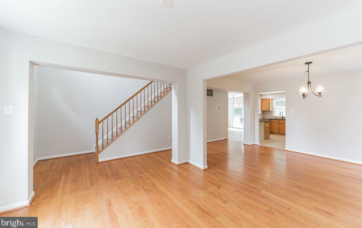 910 Kings Arms Dr, Downingtown, PA 19335