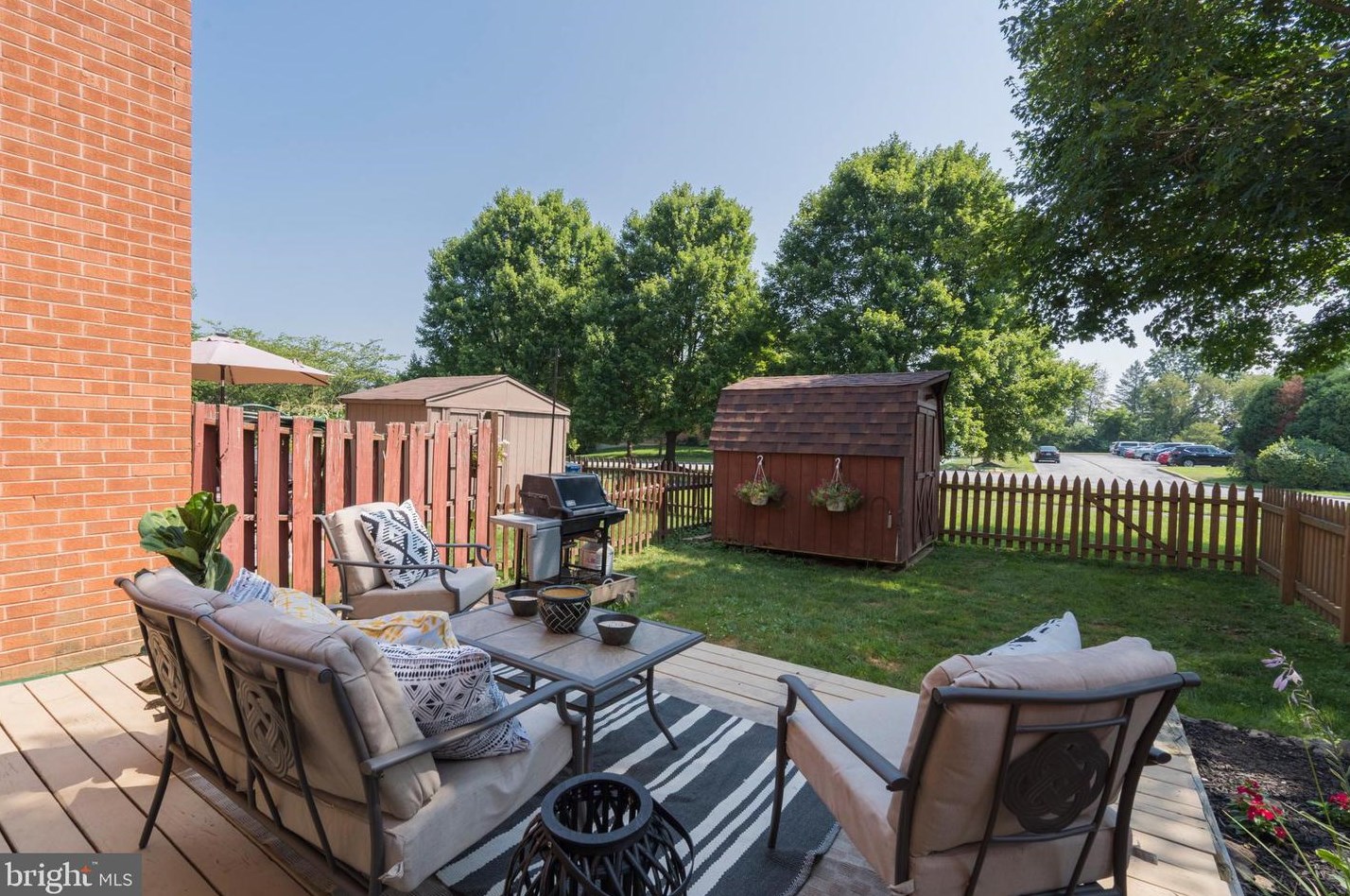 122 Caernarvon Ct, Exton, PA 19341-1471