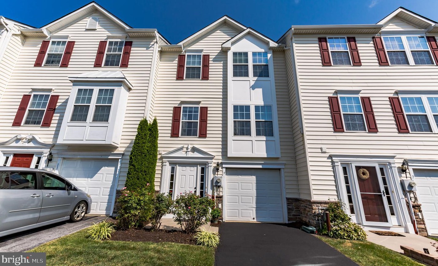 9 Tuxford Ln, Romansville, PA 19320-1635