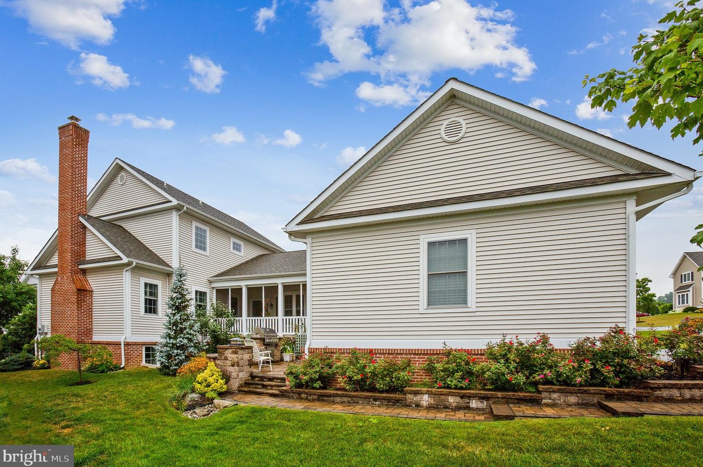 1015 Linden Ave, Chester Springs, PA 19425-3663