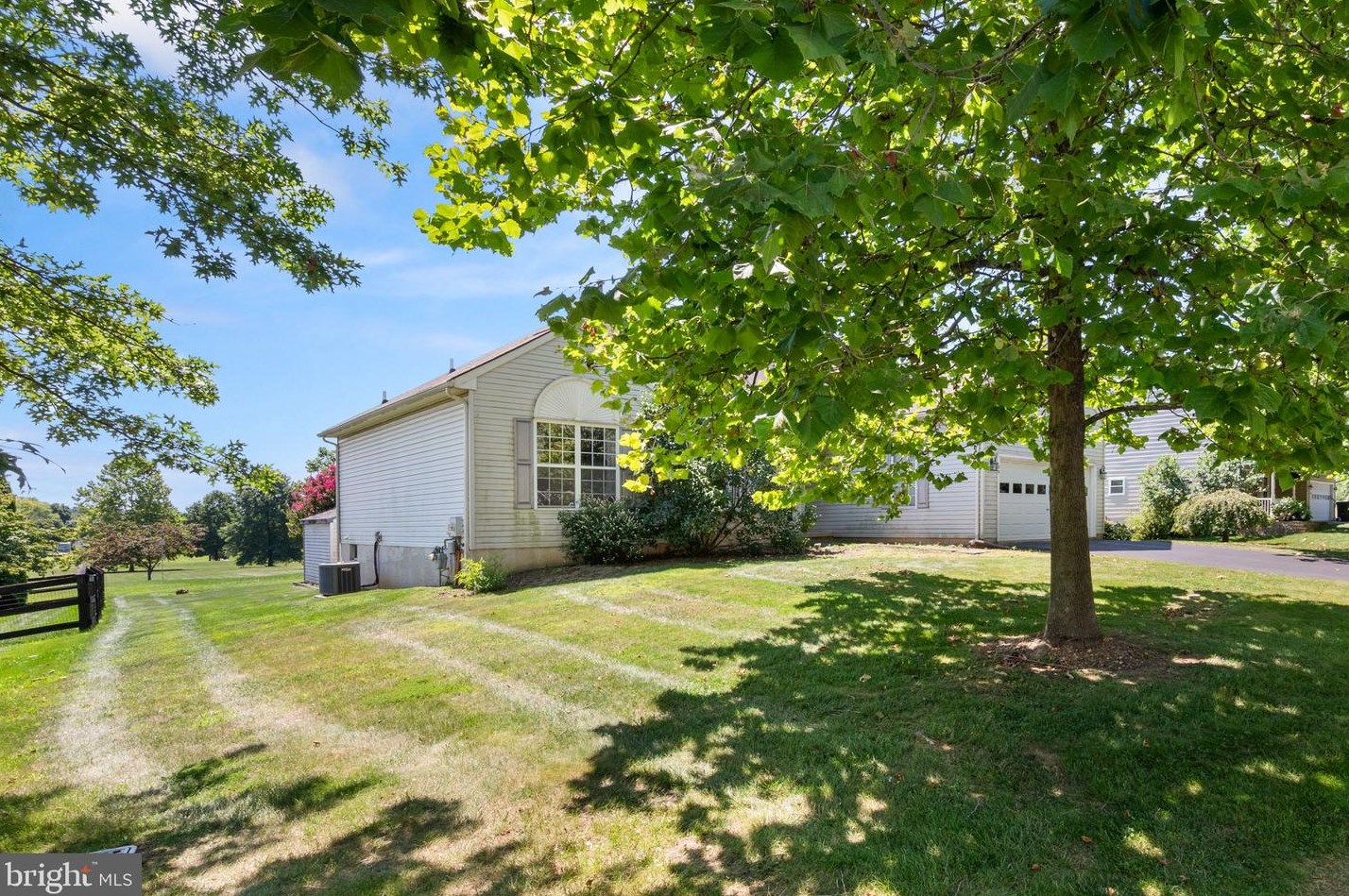 39 Danbury Cir, Romansville, PA 19320-5612