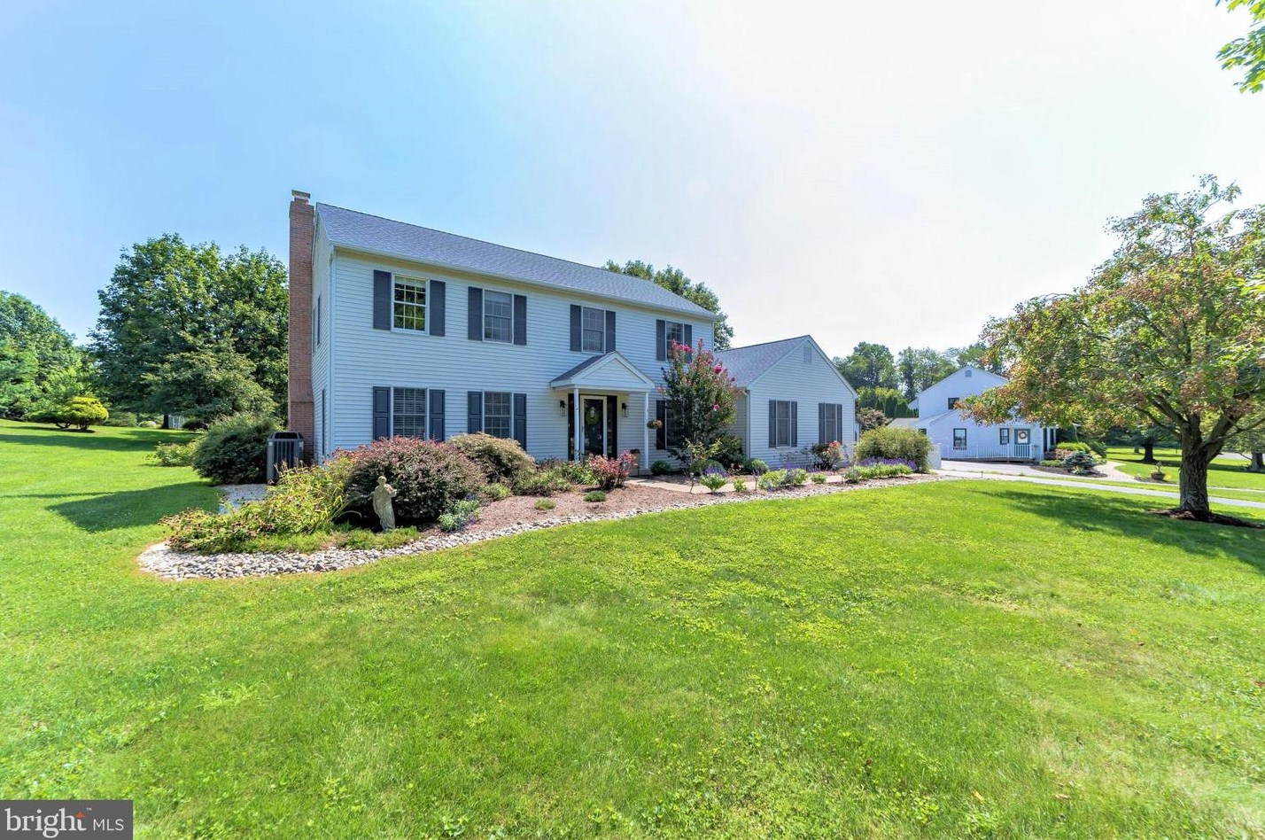 24 Kristin Dr, Romansville, PA 19320-1436