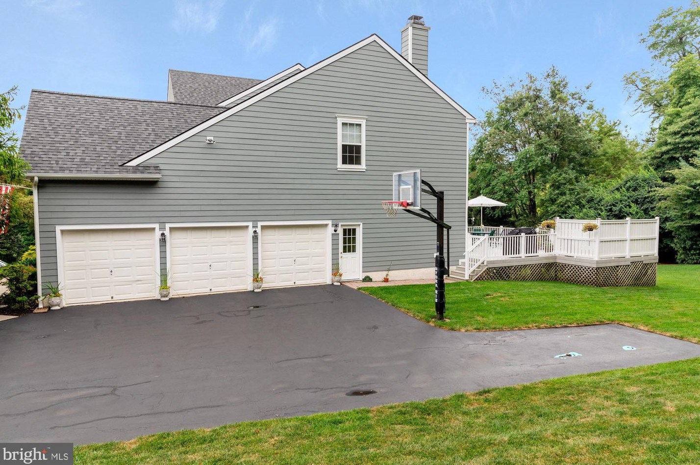 1311 Stonegate Dr, Downingtown, PA 19335