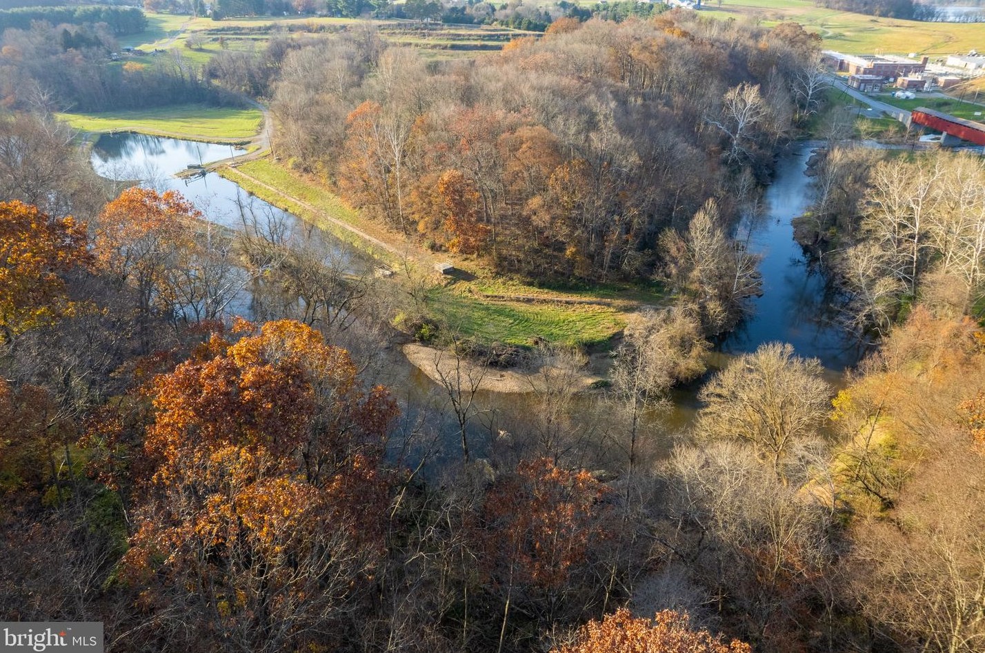 5702 Forge Rd, Oxford, PA 19363-1154