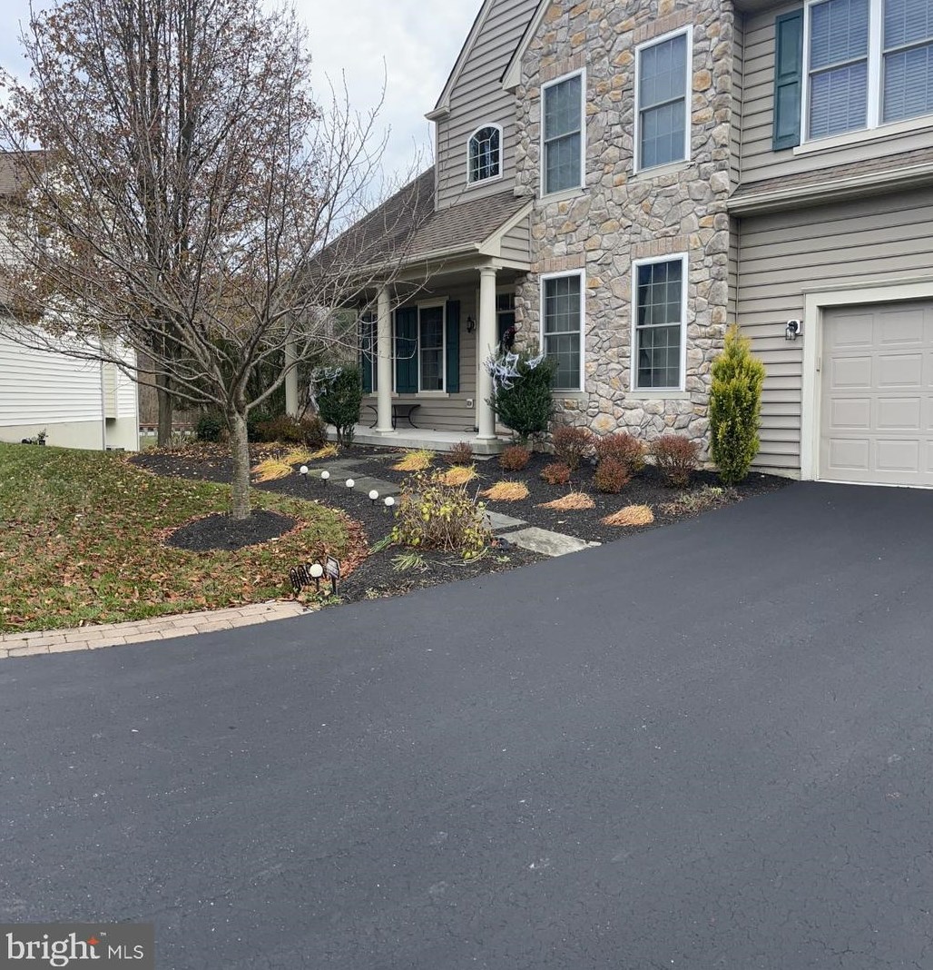 106 Kittanset Ct, Avondale, PA 19311-1456