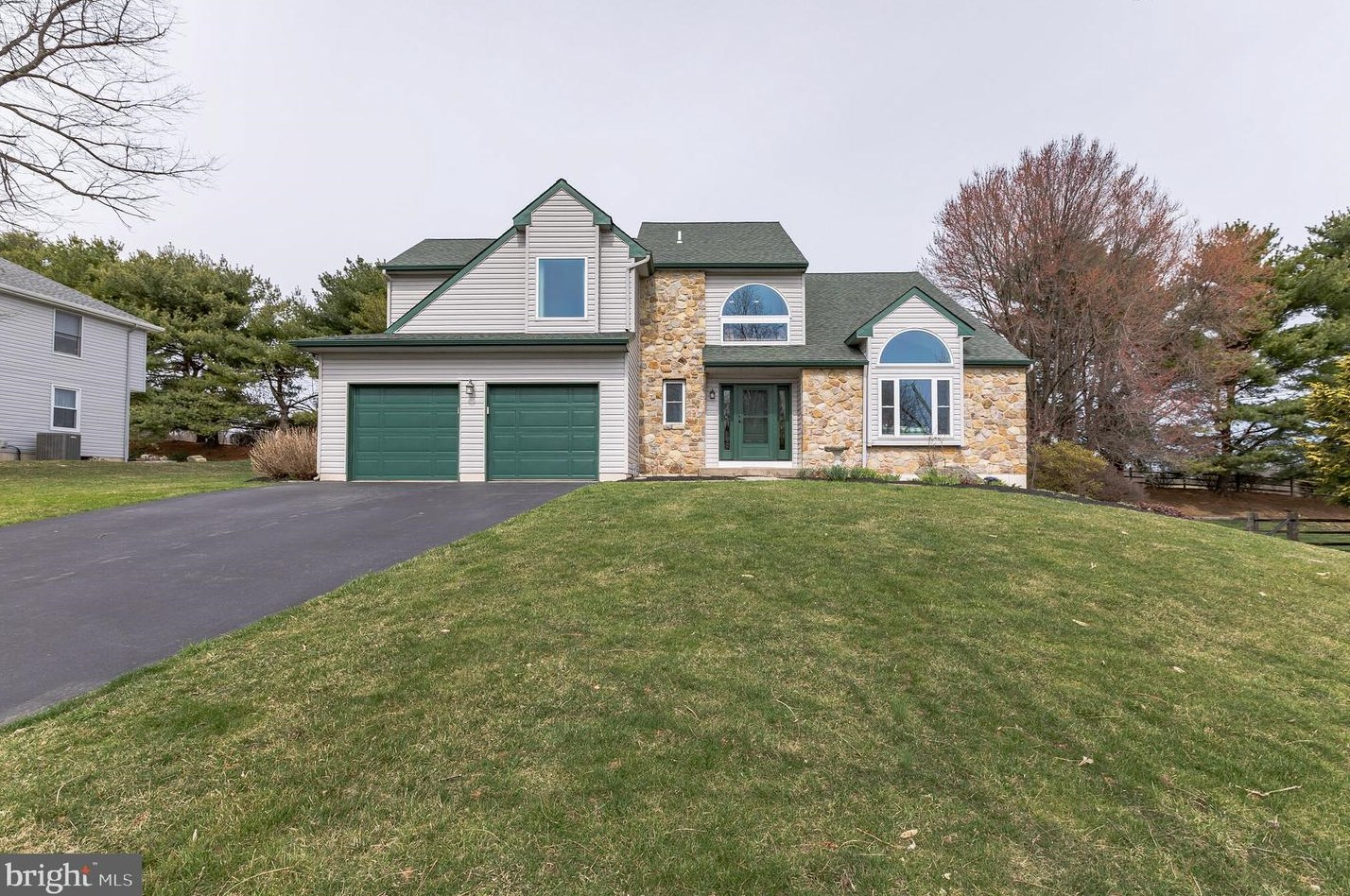 207 Woodward Dr, Exton, PA 19341-1427