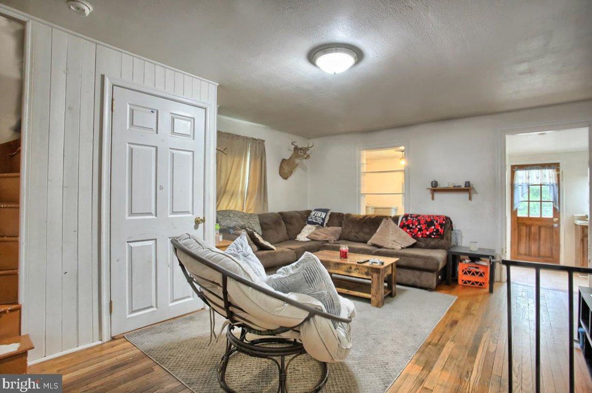 37 Central Ave, Spring City, PA 19475-1822