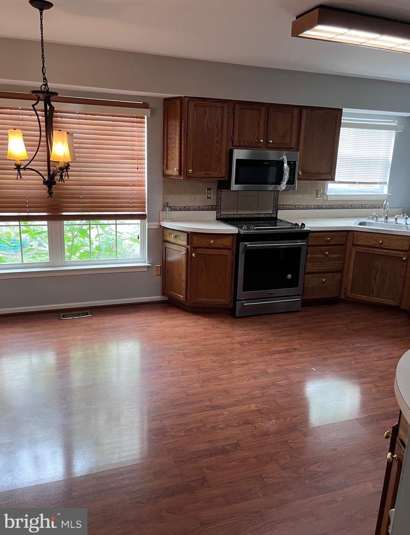 126 Marsh Creek Dr, Downingtown, PA 19335