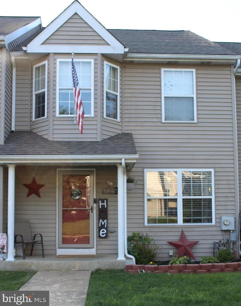 225 Thia Ct, Romansville, PA 19320-2762