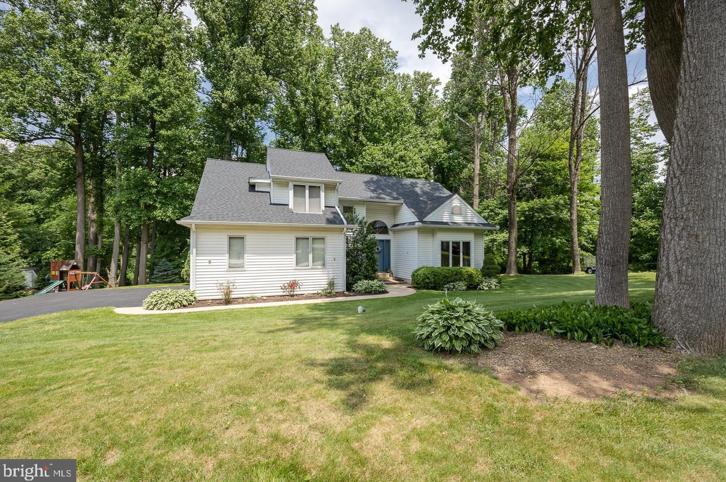 217 Pine Valley Dr, Romansville, PA 19320-1990