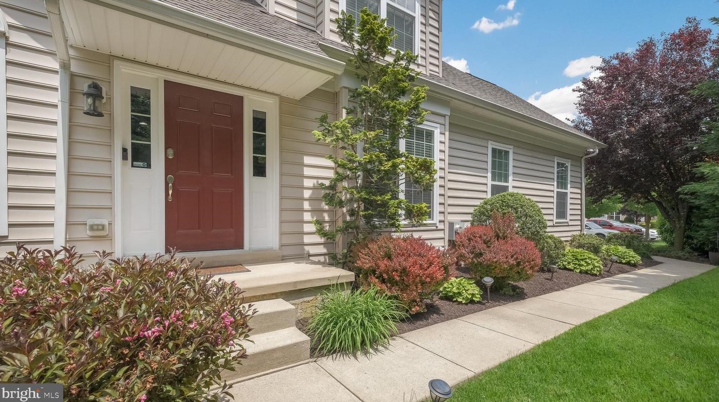 102 Woodledge Ln, Exton, PA 19341-2089